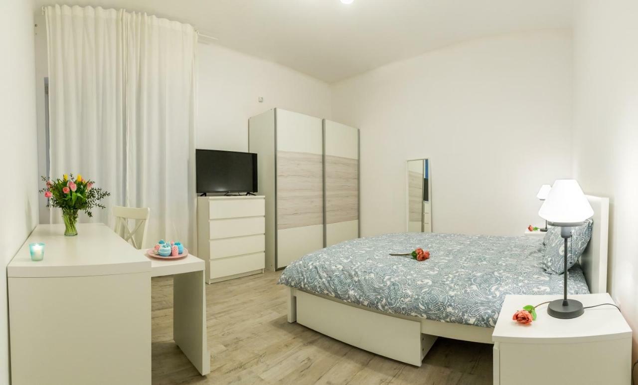 Ferienwohnung White Nights Of Old Town Bukarest Exterior foto