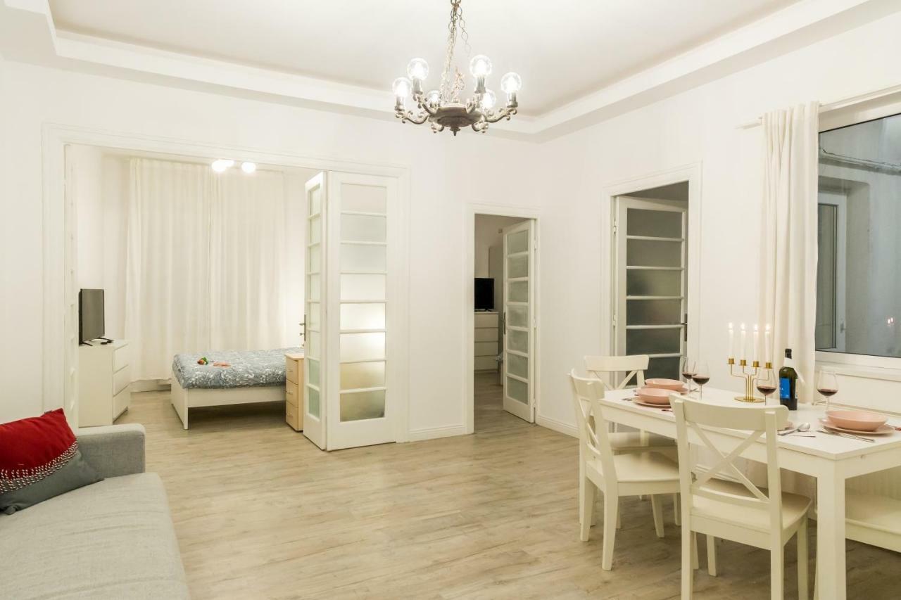 Ferienwohnung White Nights Of Old Town Bukarest Exterior foto