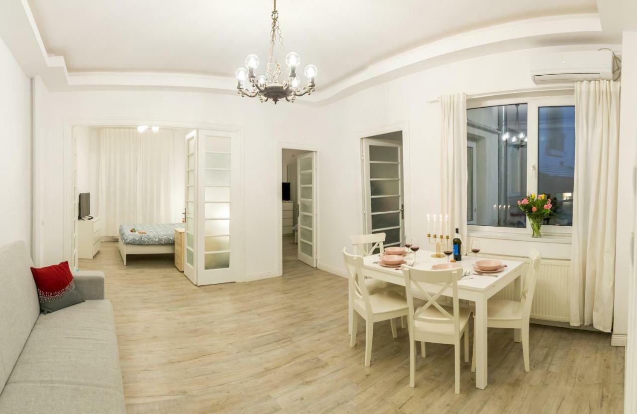 Ferienwohnung White Nights Of Old Town Bukarest Exterior foto