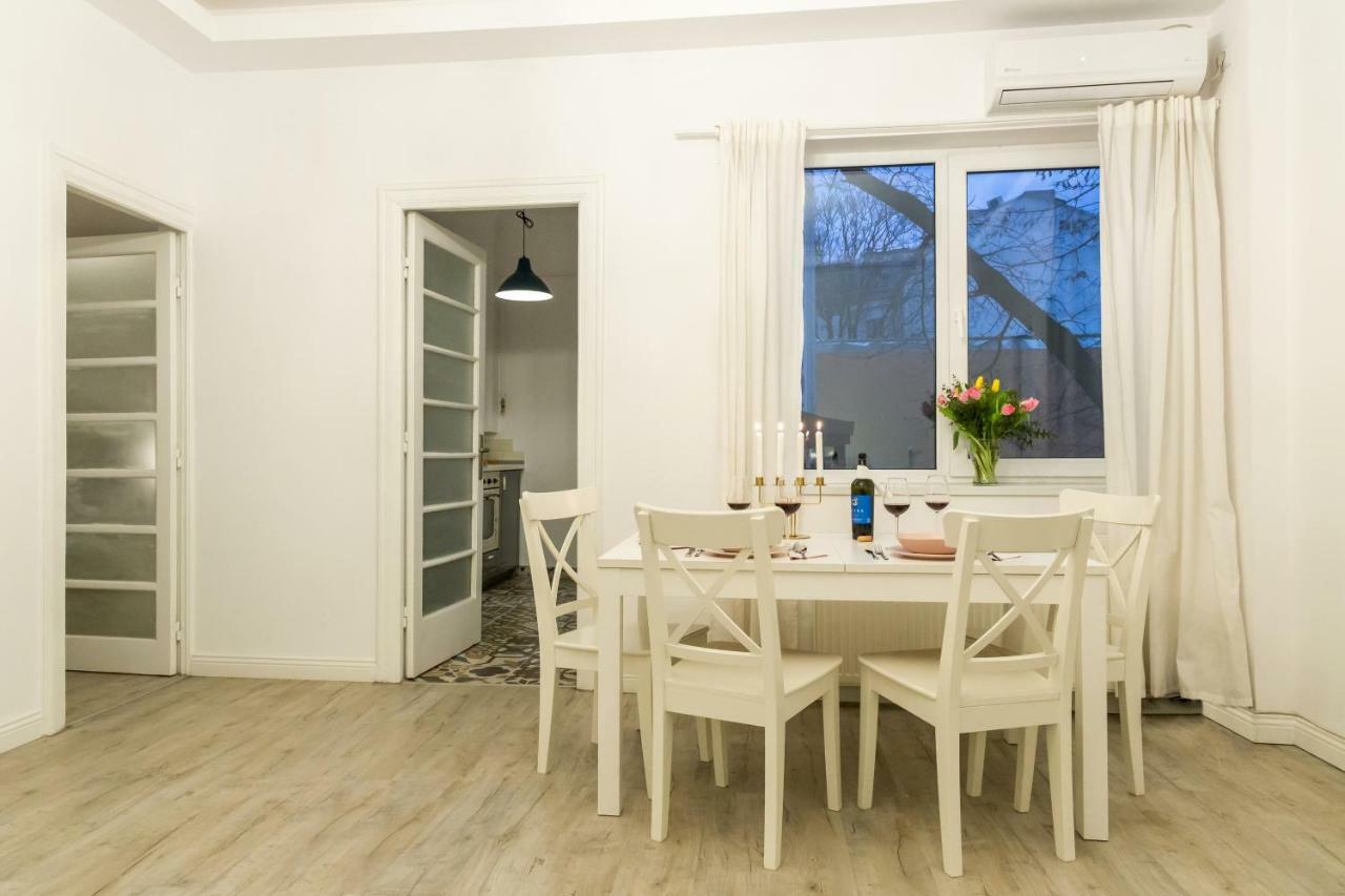Ferienwohnung White Nights Of Old Town Bukarest Exterior foto