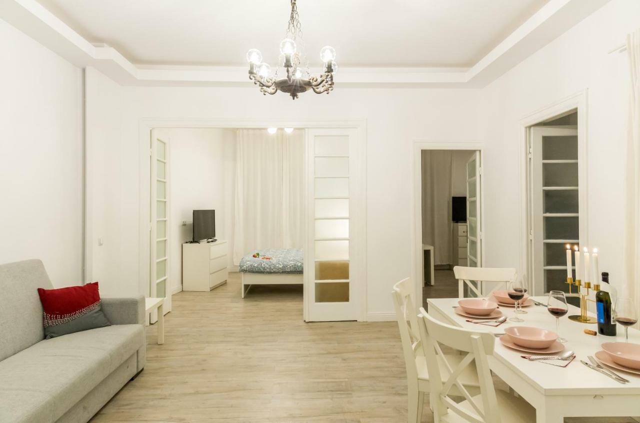 Ferienwohnung White Nights Of Old Town Bukarest Exterior foto
