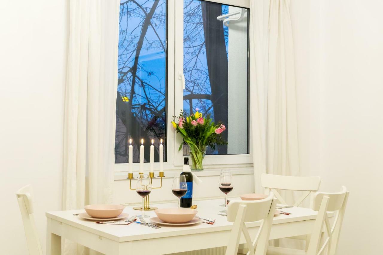Ferienwohnung White Nights Of Old Town Bukarest Exterior foto
