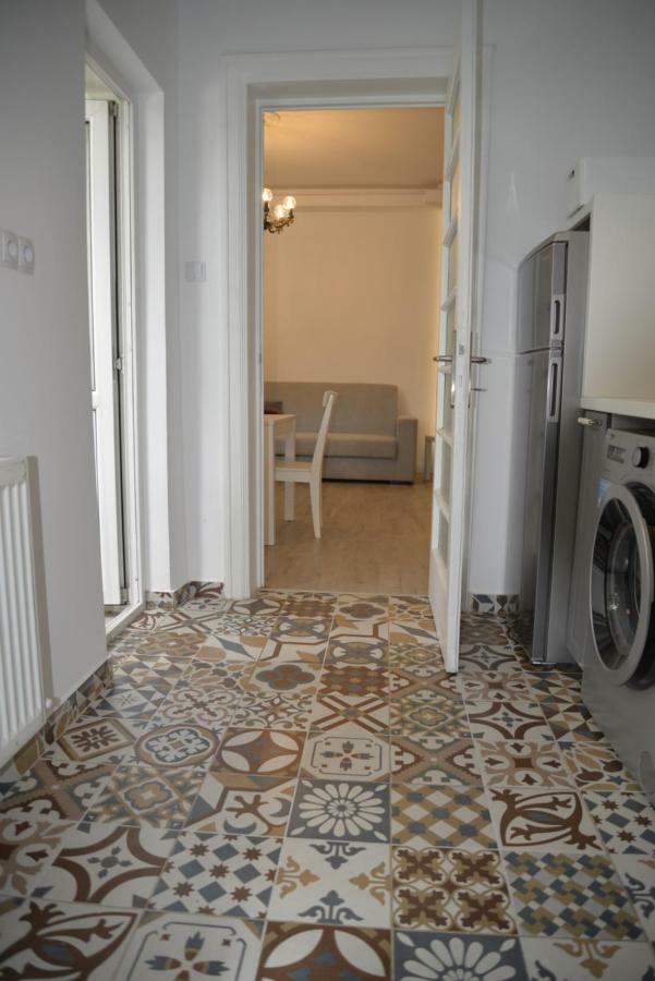 Ferienwohnung White Nights Of Old Town Bukarest Exterior foto