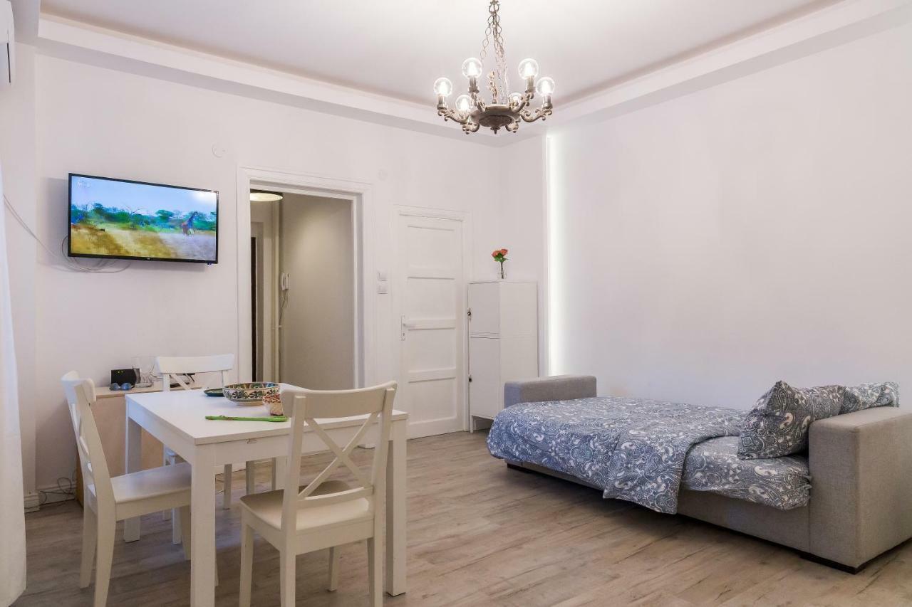 Ferienwohnung White Nights Of Old Town Bukarest Exterior foto