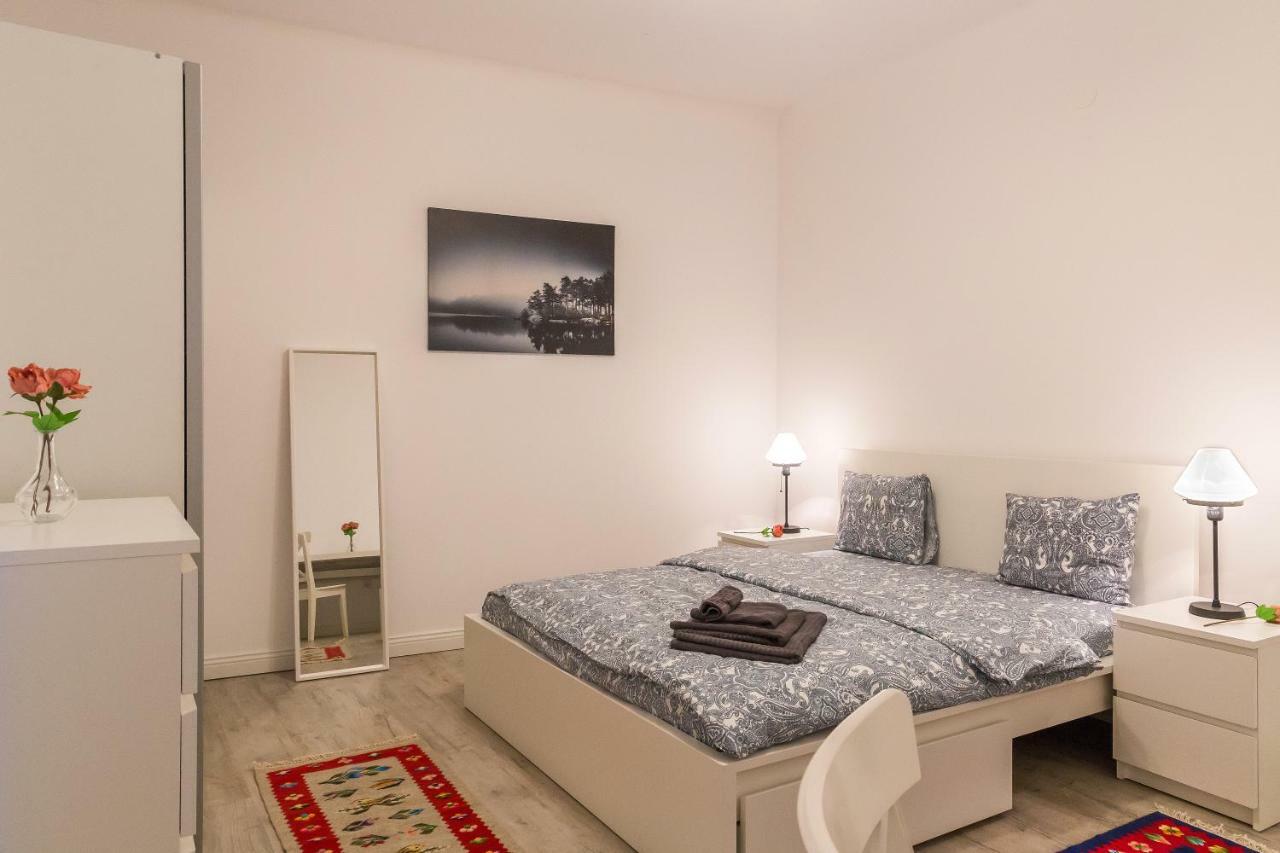 Ferienwohnung White Nights Of Old Town Bukarest Exterior foto